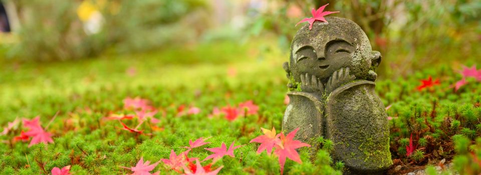 Gartenfigur im japanischen Garten
